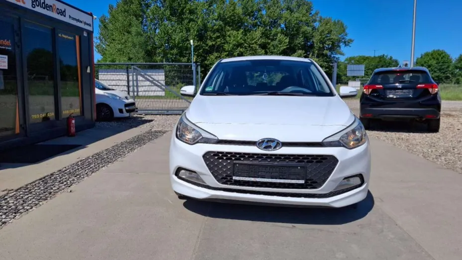 HYUNDAI i20 -