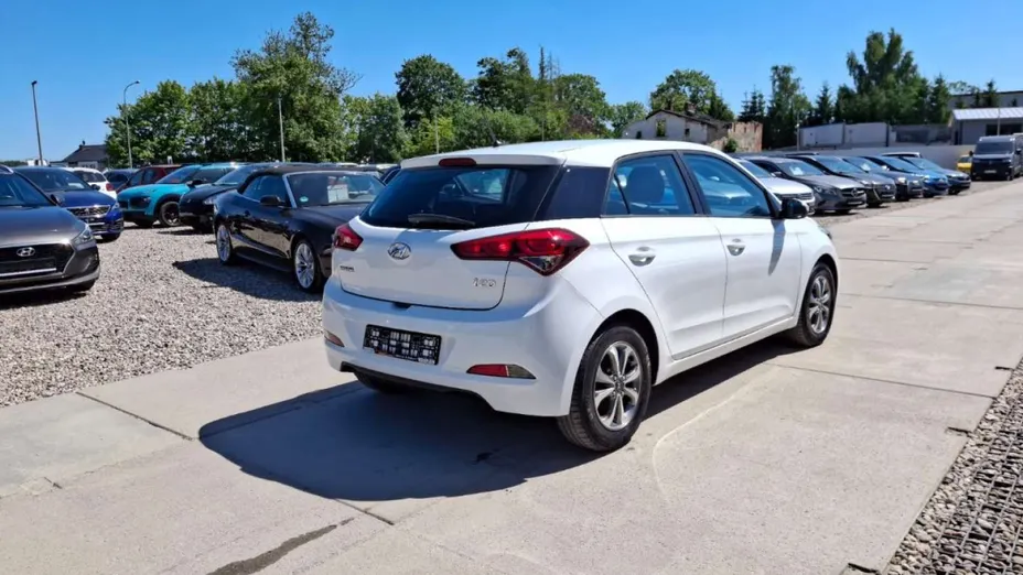 HYUNDAI i20 -