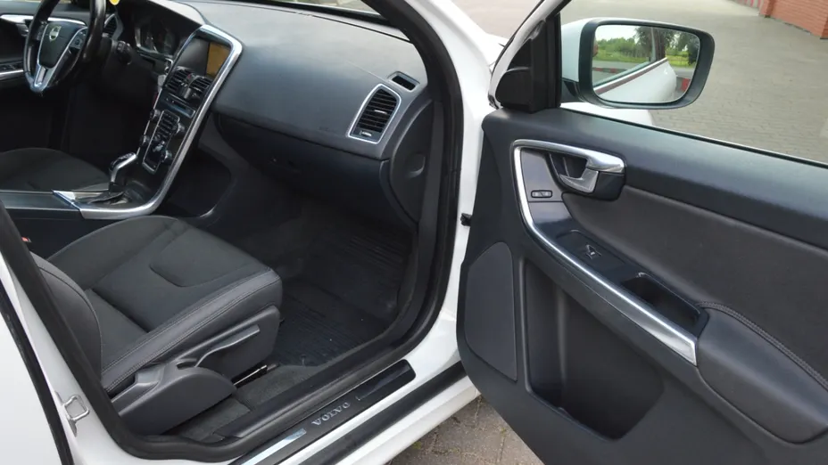 VOLVO XC60 -