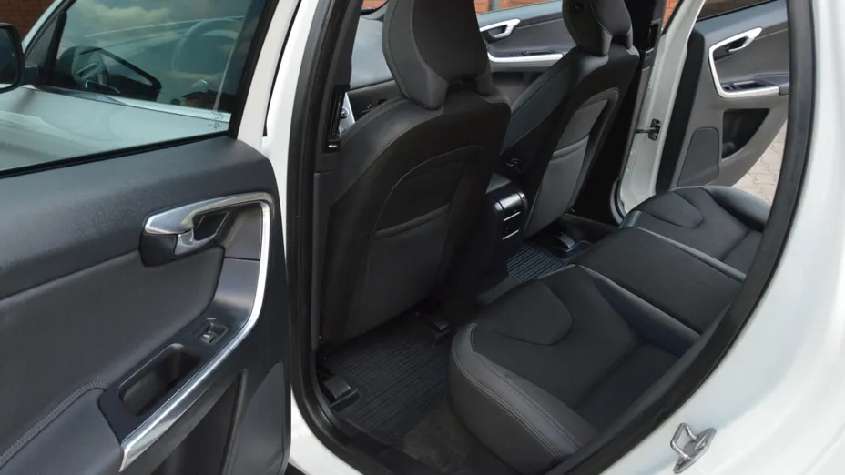 VOLVO XC60 -