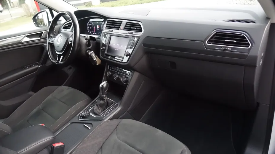 VOLKSWAGEN Tiguan -