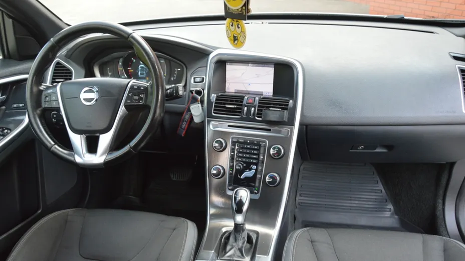 VOLVO XC60 -