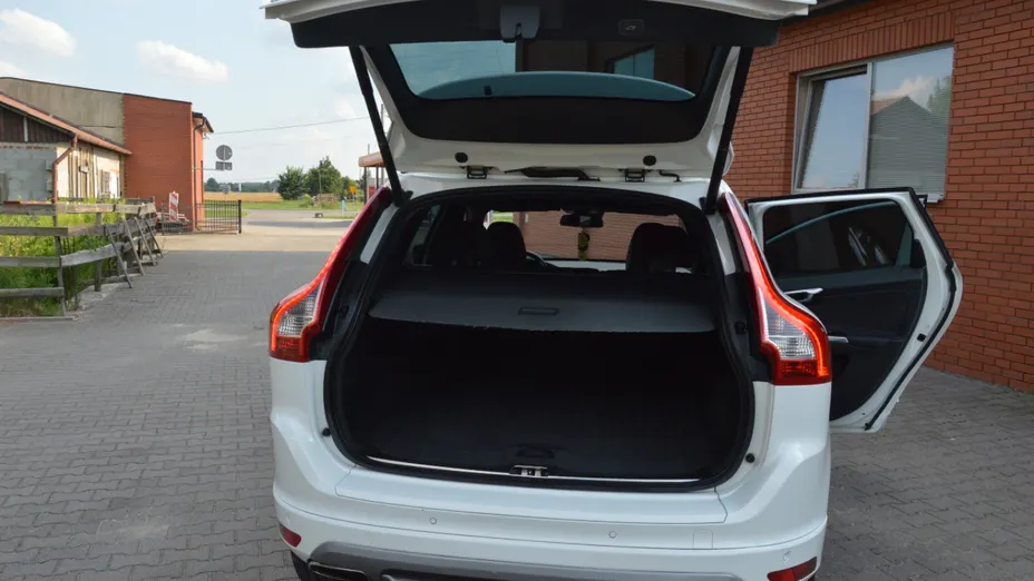 VOLVO XC60 -