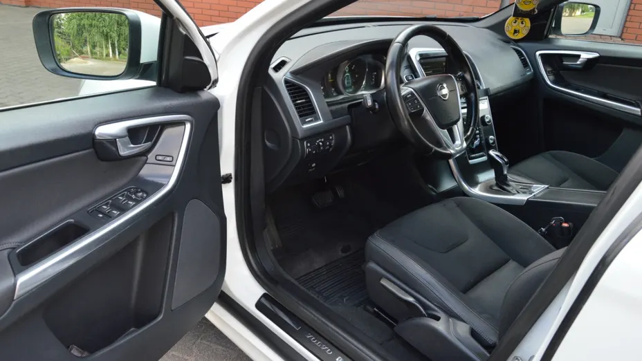 VOLVO XC60 -