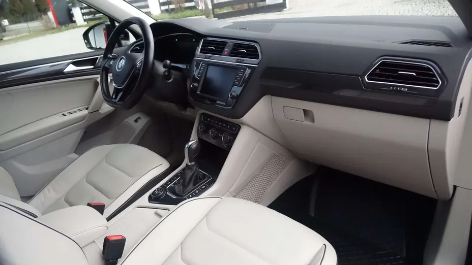 VOLKSWAGEN Tiguan -