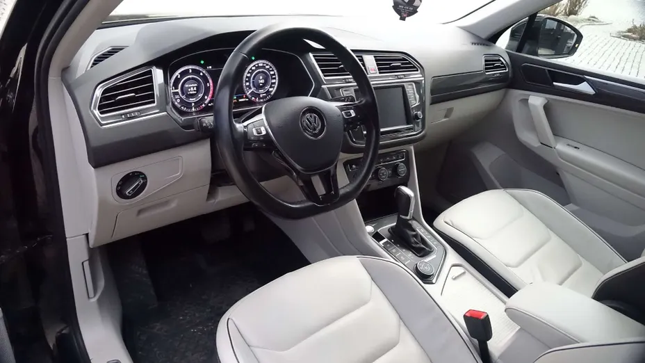 VOLKSWAGEN Tiguan -