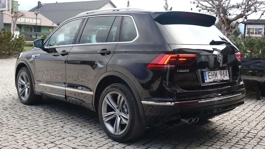 VOLKSWAGEN Tiguan -