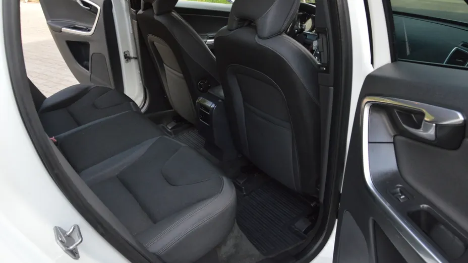 VOLVO XC60 -