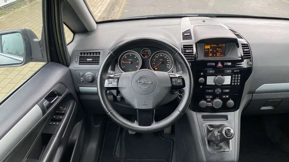OPEL Zafira -
