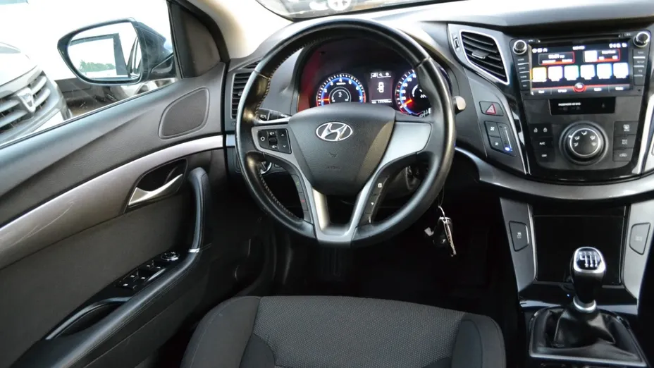 HYUNDAI i40 -