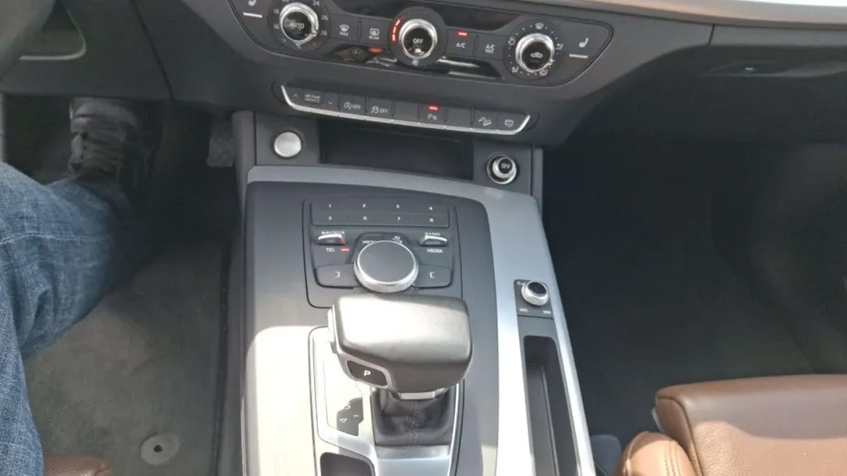 AUDI Q5 -