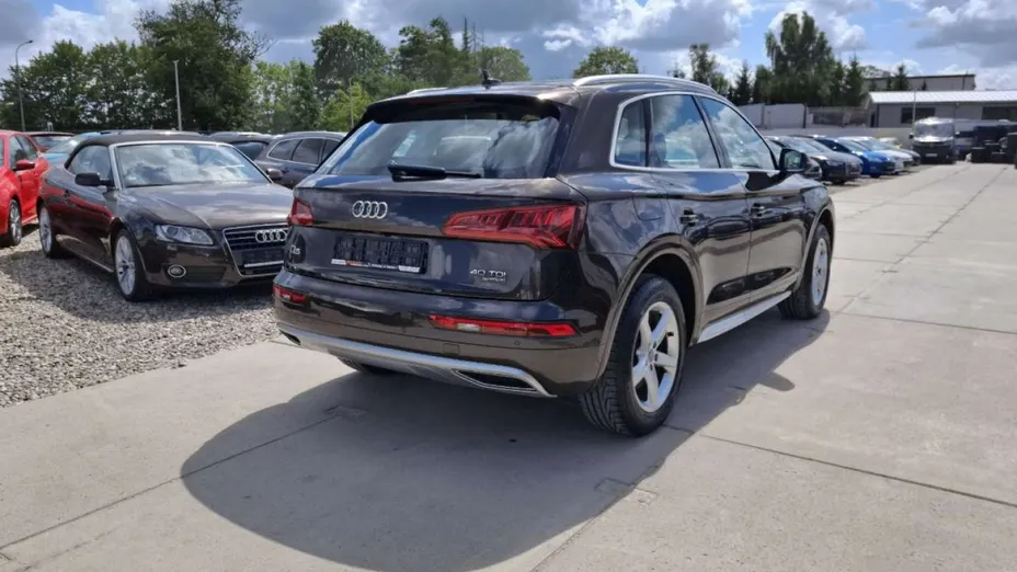 AUDI Q5 -