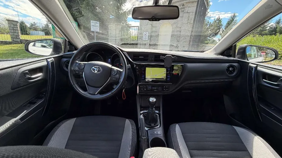 TOYOTA Auris -