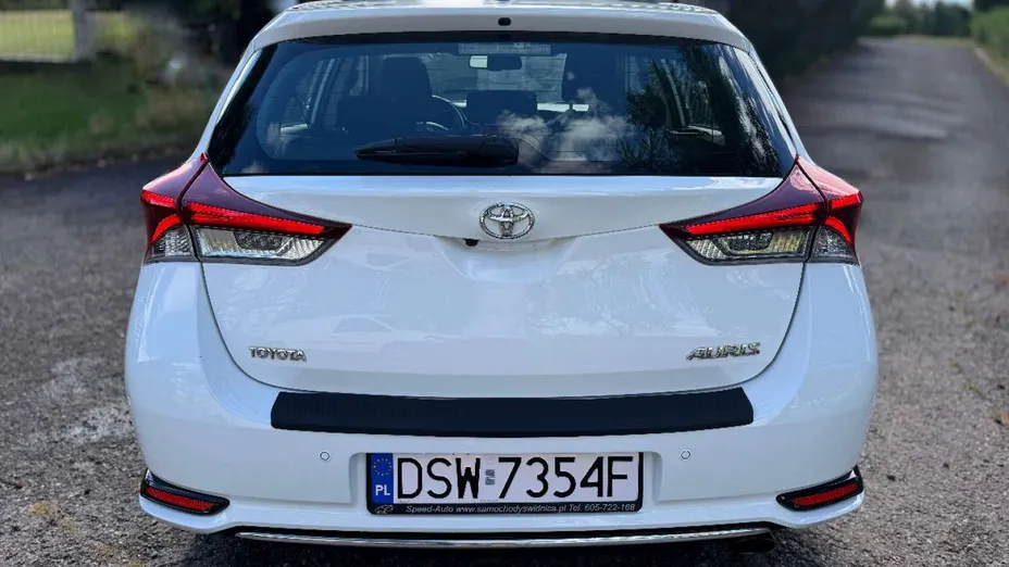 TOYOTA Auris -