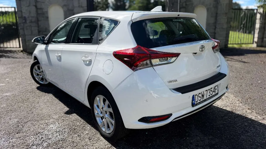 TOYOTA Auris -