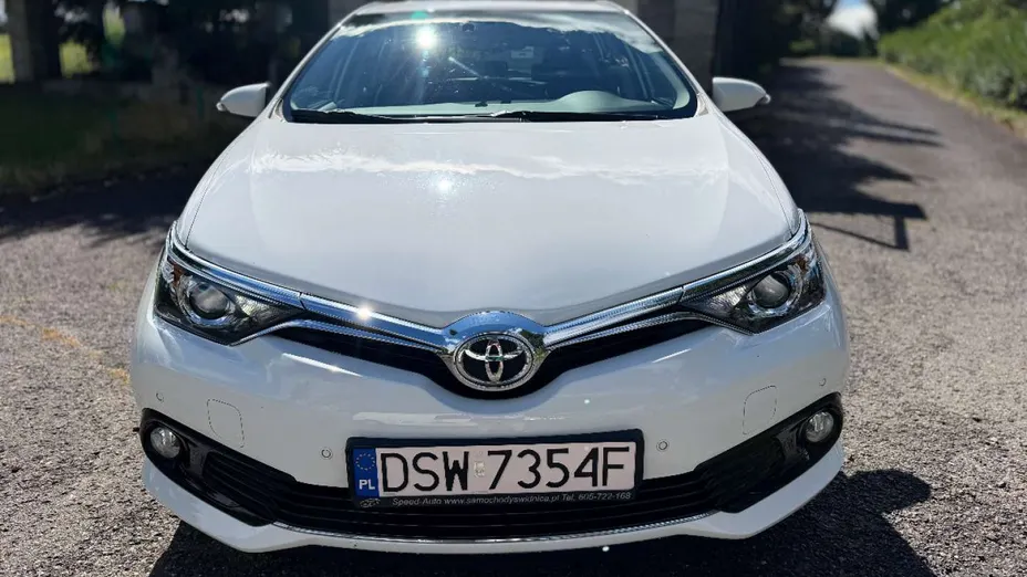 TOYOTA Auris -