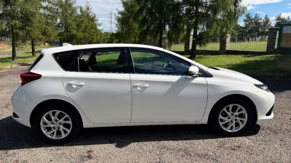 TOYOTA Auris -