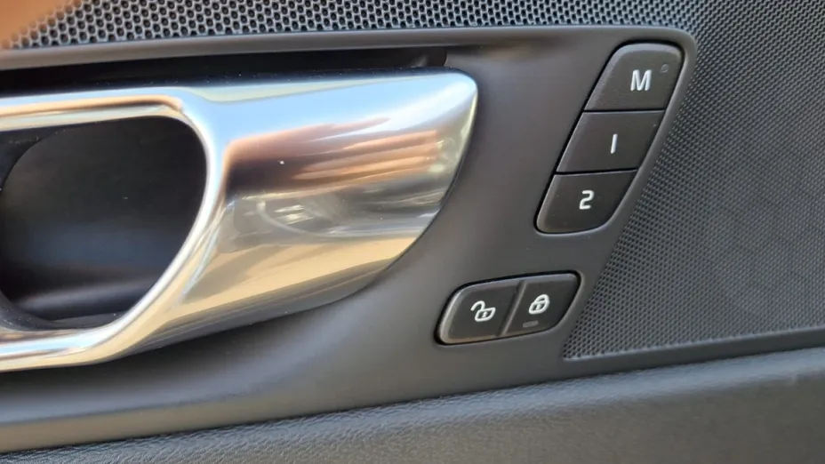 VOLVO XC60 -