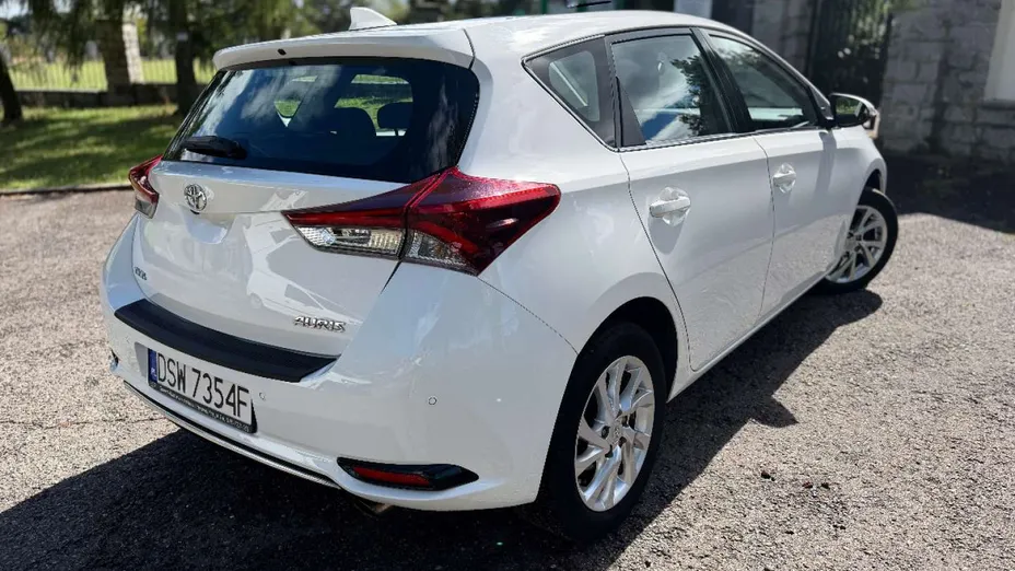 TOYOTA Auris -