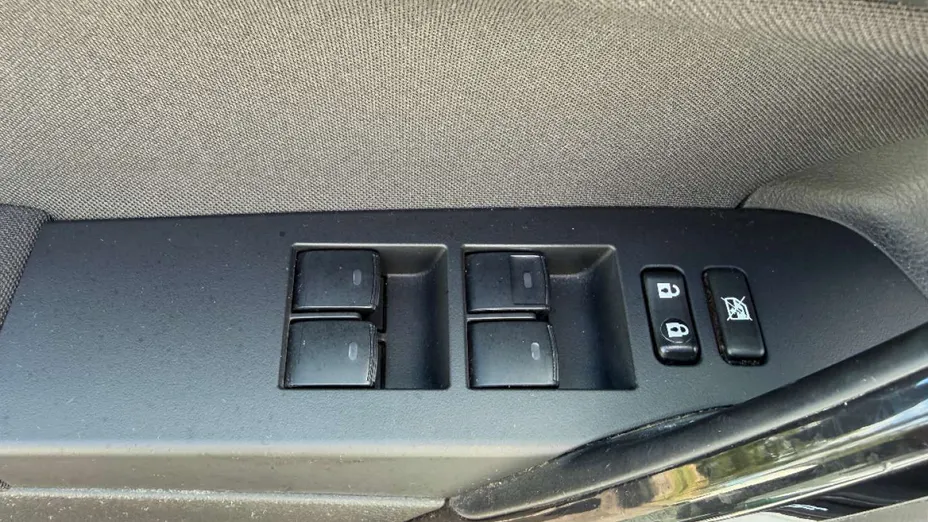 TOYOTA Auris -