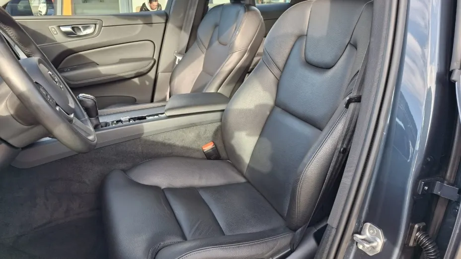 VOLVO XC60 -