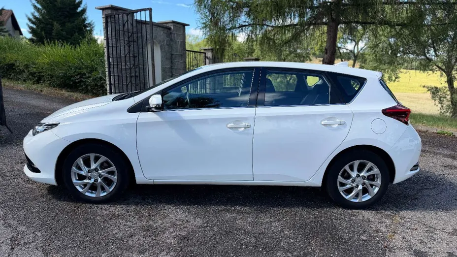 TOYOTA Auris -