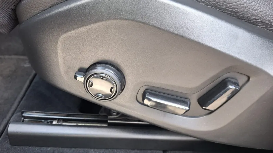 VOLVO XC60 -