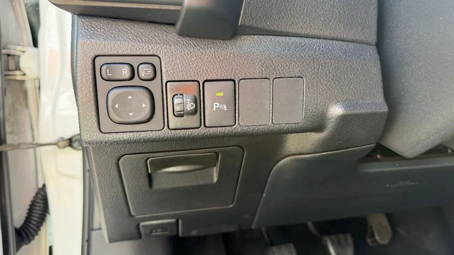 TOYOTA Auris -
