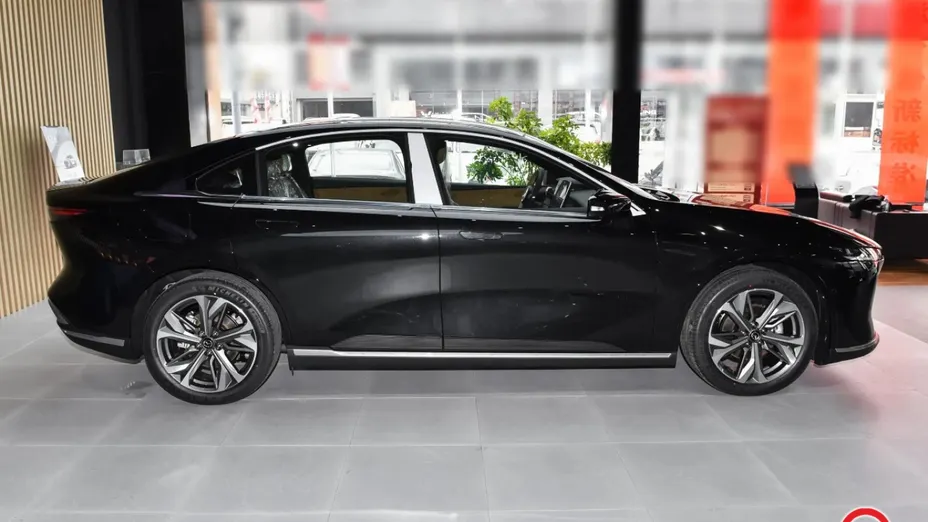 MAZDA EZ-6 -