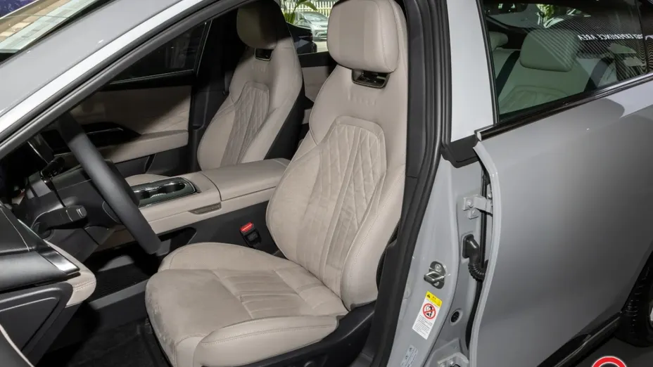 MAZDA EZ-6 -
