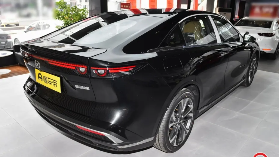 MAZDA EZ-6 -