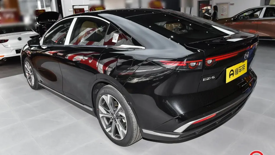 MAZDA EZ-6 -