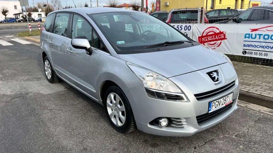 PEUGEOT 5008 -