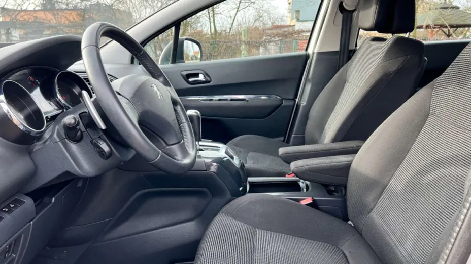 PEUGEOT 5008 -