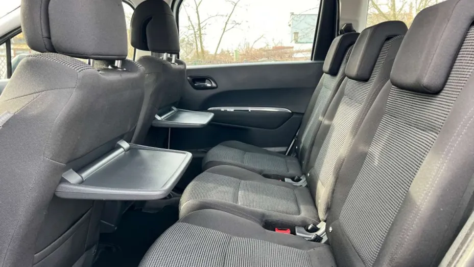 PEUGEOT 5008 -