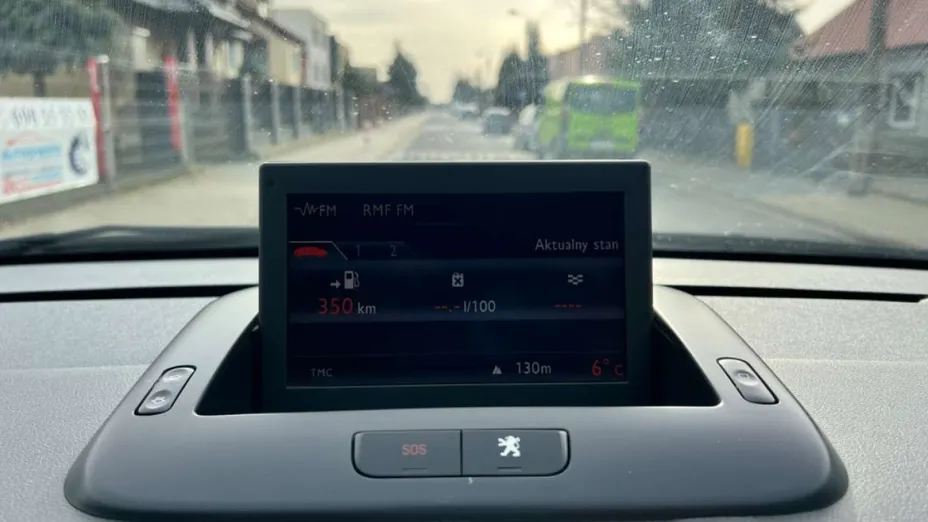PEUGEOT 5008 -