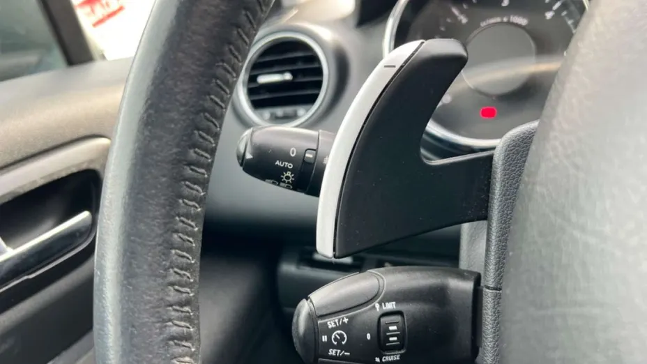 PEUGEOT 5008 -