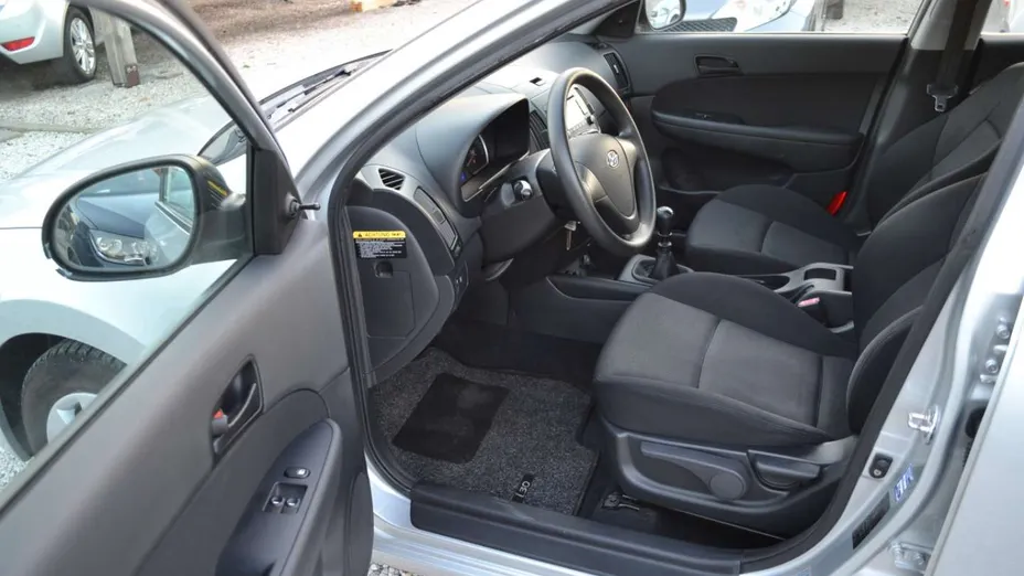 HYUNDAI i30 -