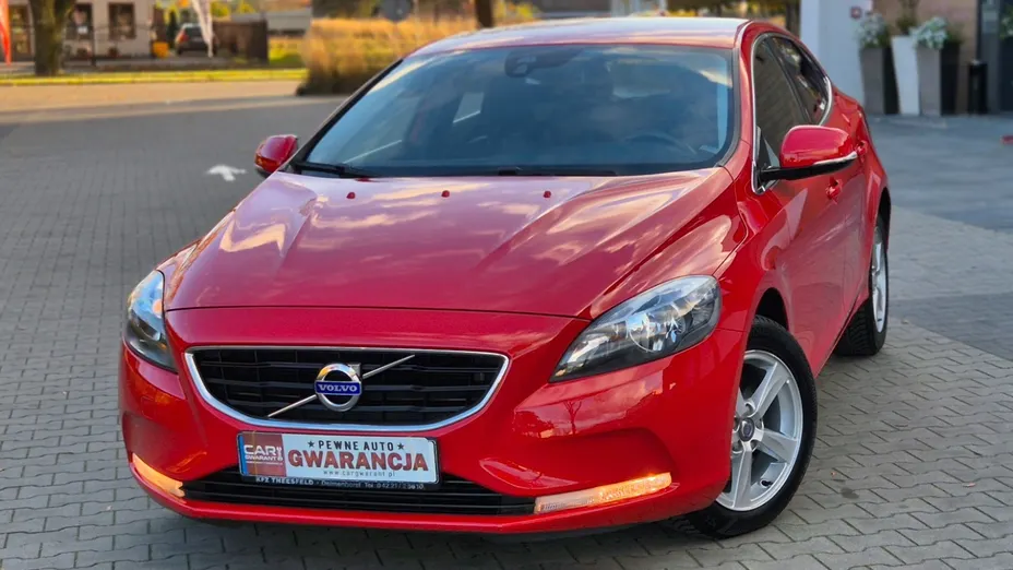 VOLVO V40 -