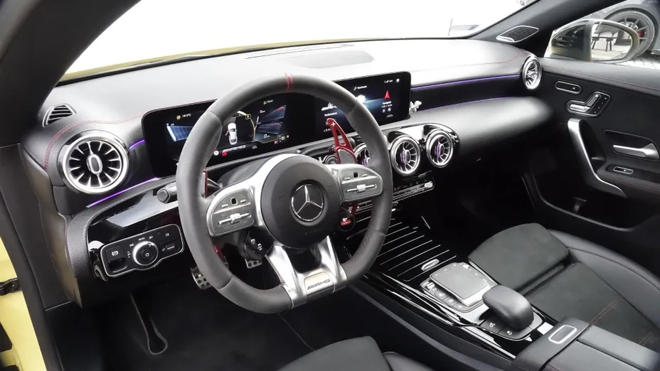 MERCEDES-BENZ CLA -