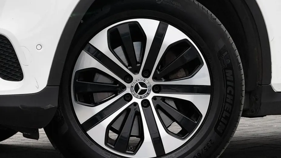MERCEDES-BENZ GLC -