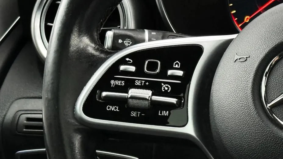 MERCEDES-BENZ GLC -