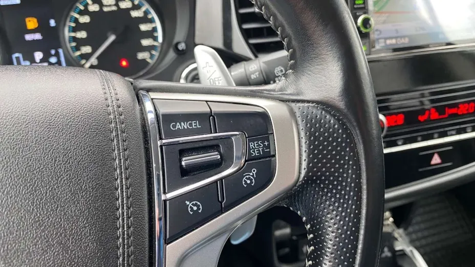 MITSUBISHI Outlander -