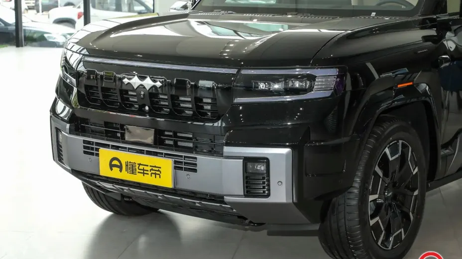 BYD Leopard 8 -