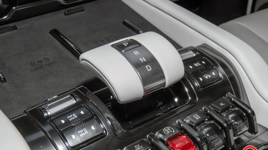 BYD Leopard 8 -