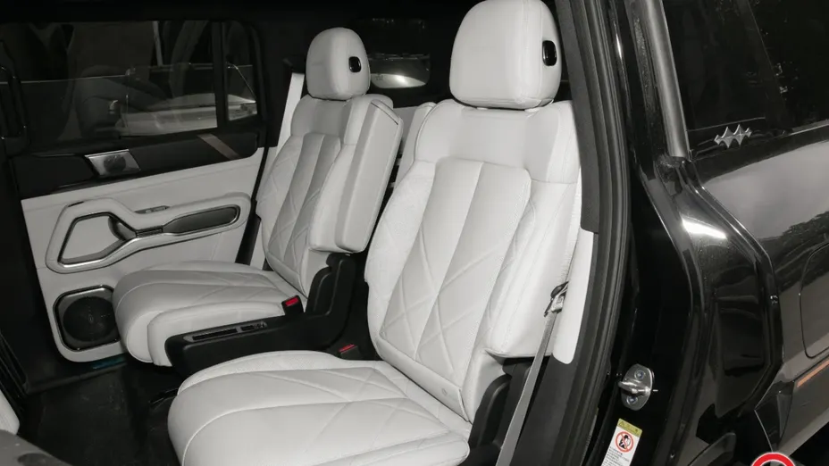 BYD Leopard 8 -