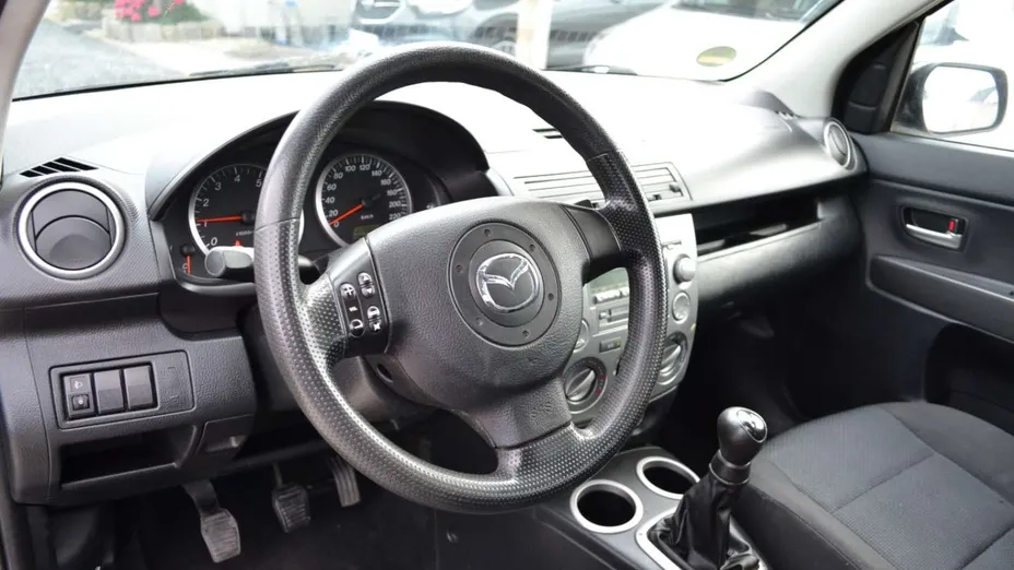 MAZDA 2 -