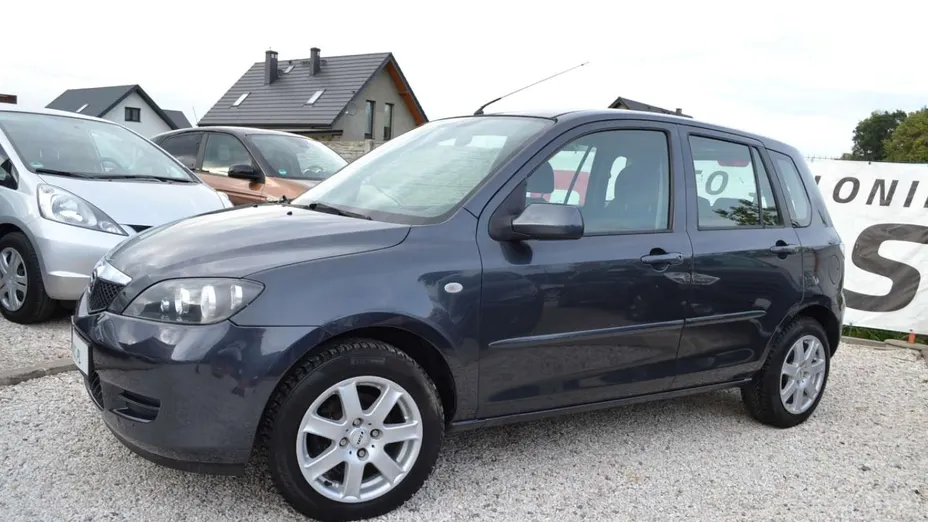 MAZDA 2 -