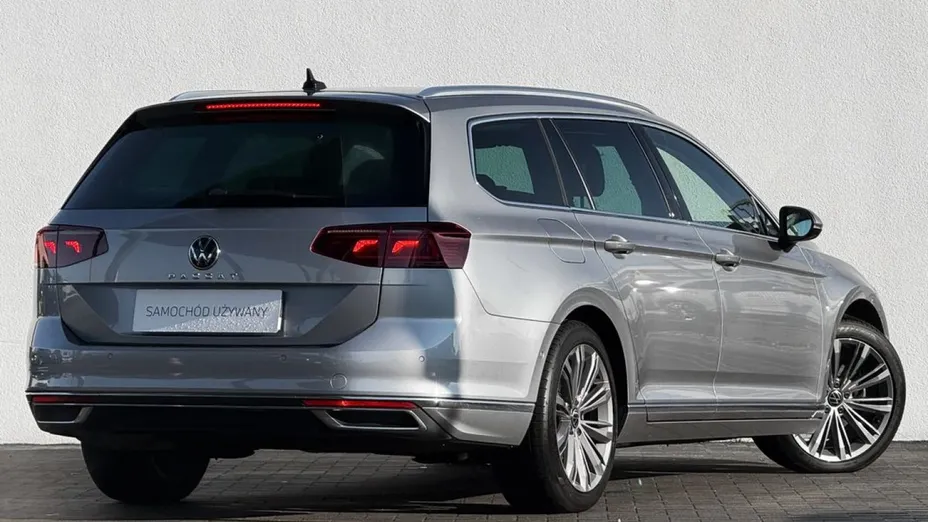 VOLKSWAGEN Passat -