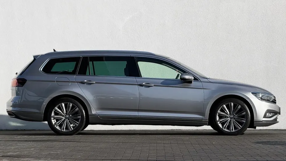 VOLKSWAGEN Passat -